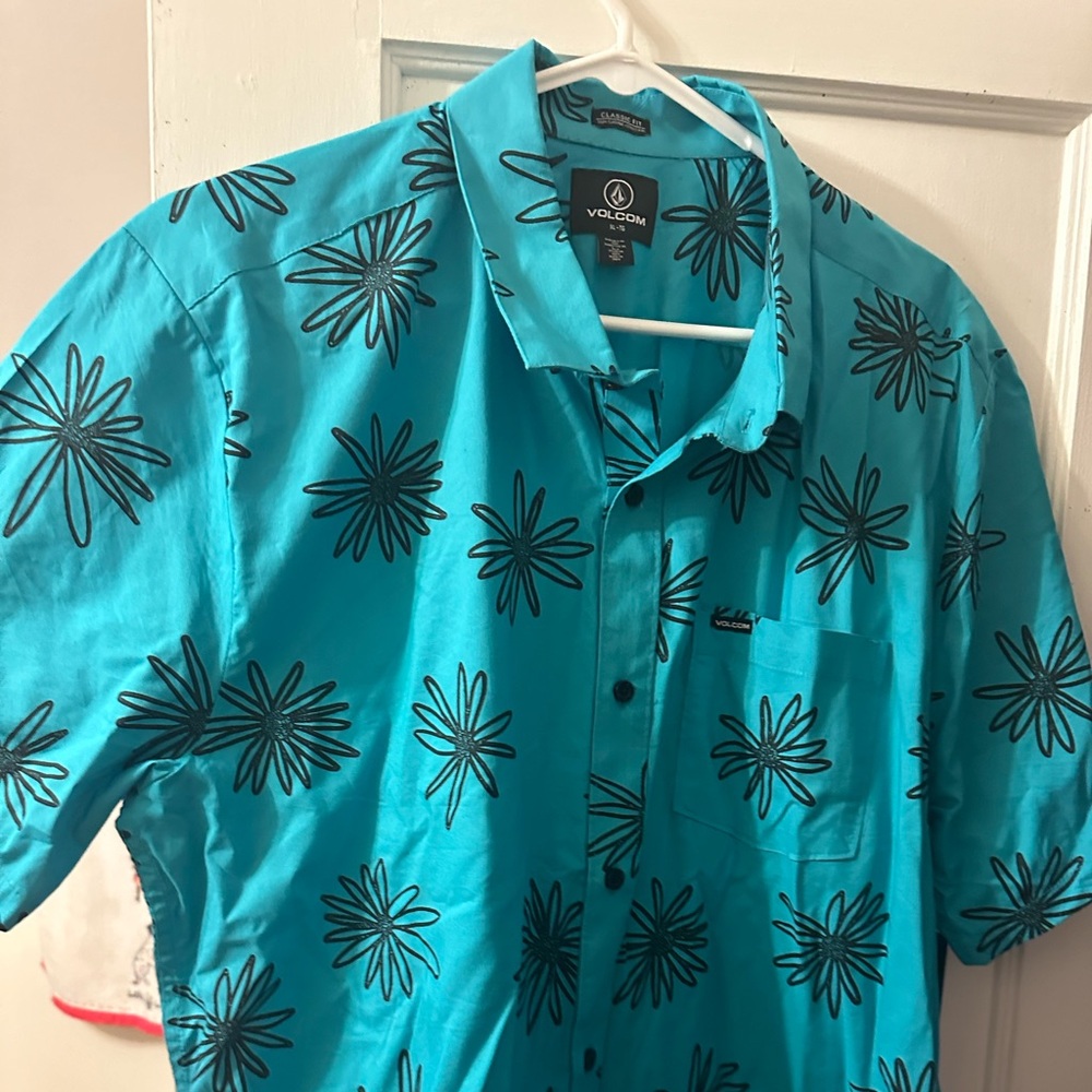 Volcom Button Down - Picture 2 of 3